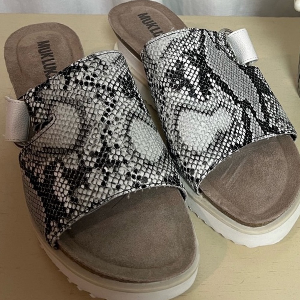 Muk Luks Black and White Snake Pattern Clogs